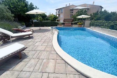 Ferienwohnung mit Pool & Balkon