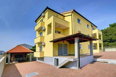 Ferienwohnung mit Klimaanlage, Balkon und