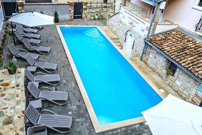 Ferienwohnung mit Swimmingpool, Spielzimmer,