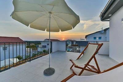 Villa mit Pool und WLAN