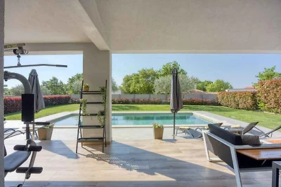 Villa mit Pool und Klimaanlage