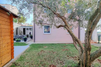 Ferienwohnung mit einer mit Tisch, Stühlen un