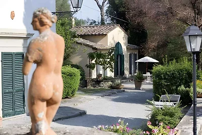 Ferienhaus umgeben von Olivenhaien und