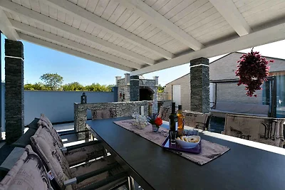 Villa mit Pool und Klimaanlage