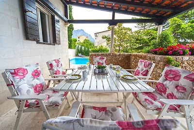 Grosszügige Villa Skalinada in Baška Voda für