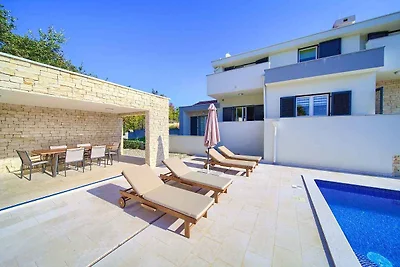 Villa mit Pool