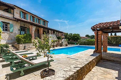 Villa mit Aussenpool