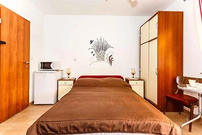 Studio mit Balkon, neu und modern