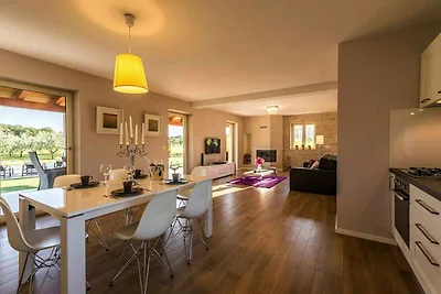 Villa mit Pool und Klimaanlage