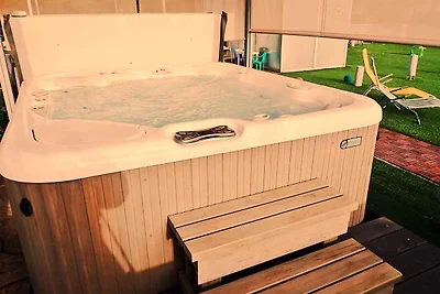 Ferienwohnung mit Klimaanalge und Whirlpool