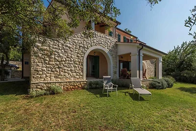 Villa mit Pool und Klimanlage