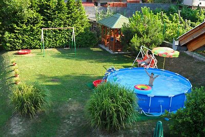 Ferienwohnung mit Kinderschaukel und Pool