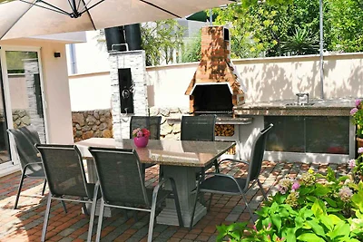 Ferienwohnung mit Terrasse und Grill