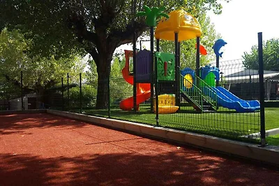 Mobilehome mit Holzterrasse