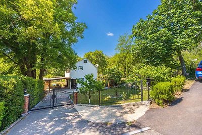 Ferienhaus mit grossen Grundstück und Pool