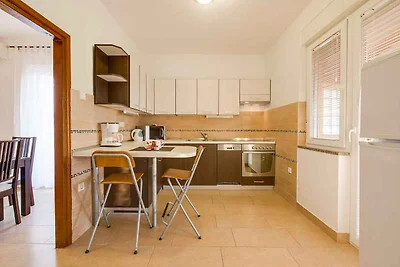 Villa mit Pool und Parkplatz