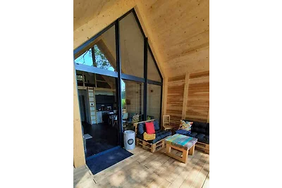 Hütte mit Kamin und Aussenkamin mit Grill