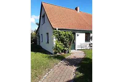 Ferienhaus mit Garten und Terrasse, 800 m zum