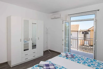 Ferienwohnung mit Balkon, Terrasse und Grill
