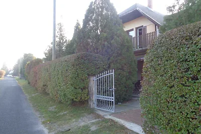 Ferienhaus mit Garten und Grill