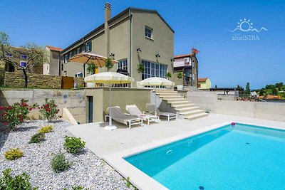 Villa mit beheiztem Pool