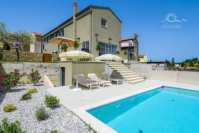 Villa mit beheiztem Pool