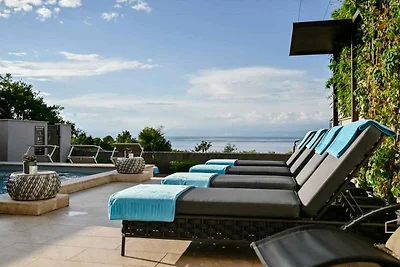 Villa mit Pool und Klimaanlage