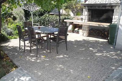 Ferienwohnung mit Garten und Klimaanlage