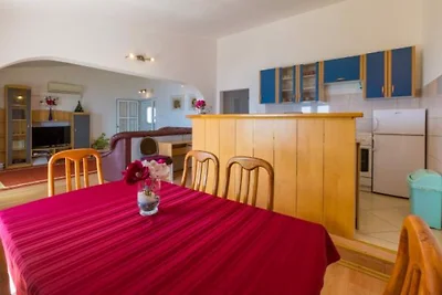 Ferienwohnung mit Pool und Meerblick