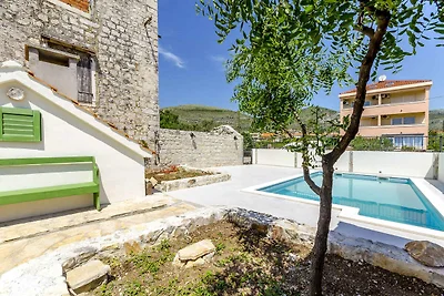 Ferienhaus mit Aussenpool, 50 m vom Meer
