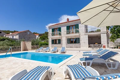 Villa mit Meerblick und Pool
