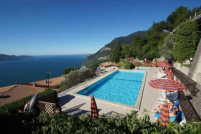 Ferienwohnung mit Seeblick und Pool