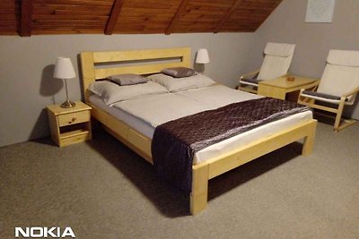 Ferienwohnung mit Gartenmöbel und schön gepfl