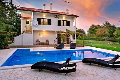 Ferienwohnung mit privatem Pool und Garten