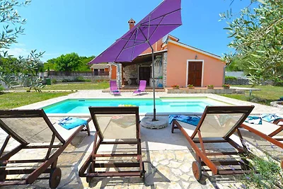 Ferienhaus mit Pool und Klimaanlage