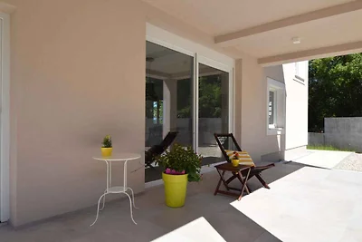 Villa mit Pool in einer ruhigen Gegend in der