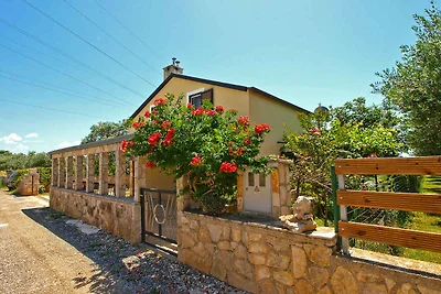 Ferienhaus mit Pool und Klimaanlage