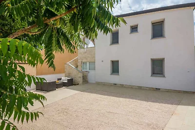 Ferienwohnung mit Klimaanlage und Balkon