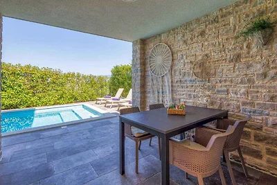 Ferienwohnung mit Pool und Klimaanlage
