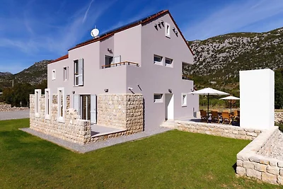Villa mit Aussenpool