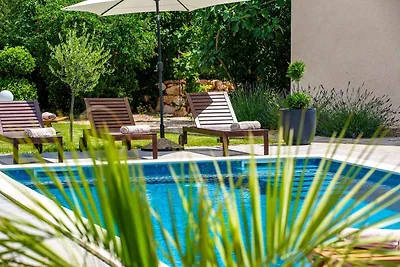 Villa mit Klimaanlage und Aussenpool