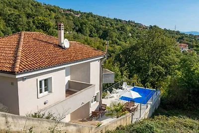 Ferienhaus mit Terrasse und Pool