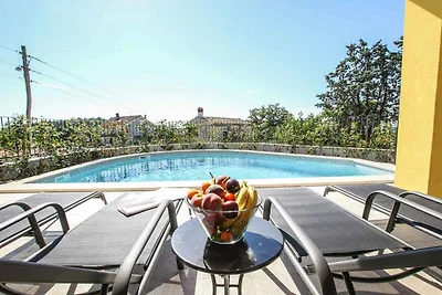Villa mit Pool und Klimaanlage