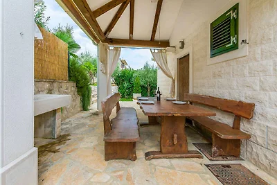 Ferienhaus mit Pool und Klimaanlage