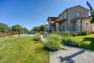 Villa mit Pool und Klimaanlage