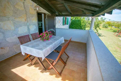 Villa mit Pool und Garten