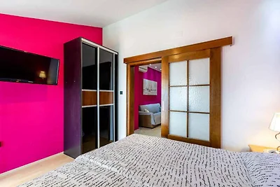 Ferienwohnung mit Klimaanlage und Balkon
