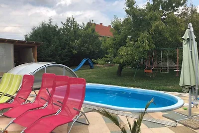 Ferienhaus mit Pool, Klima und moderner