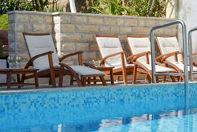 Ferienwohnung mit Pool und Meerblick