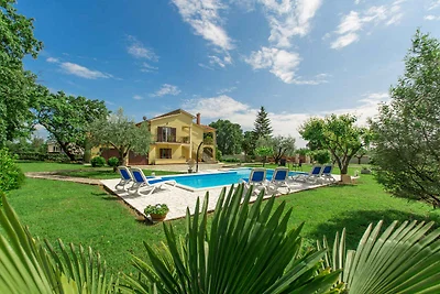 Ferienwohnung mit Pool und grossem Garten